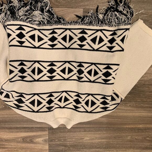 POL Black and White Geometric Cardigan - Picture 6 of 7